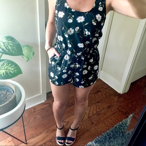 | f21 • daisy days sleeveless romper | - Picture 8 of 14